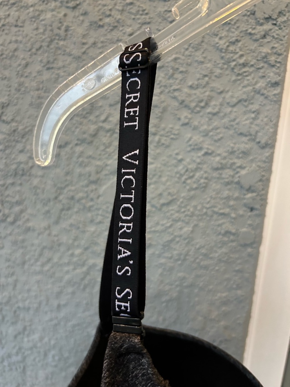 Victoria’s Secret T-Shirt Bra Logo Straps Underwire Padded Comfort Bra 38D - Picture 4 of 4
